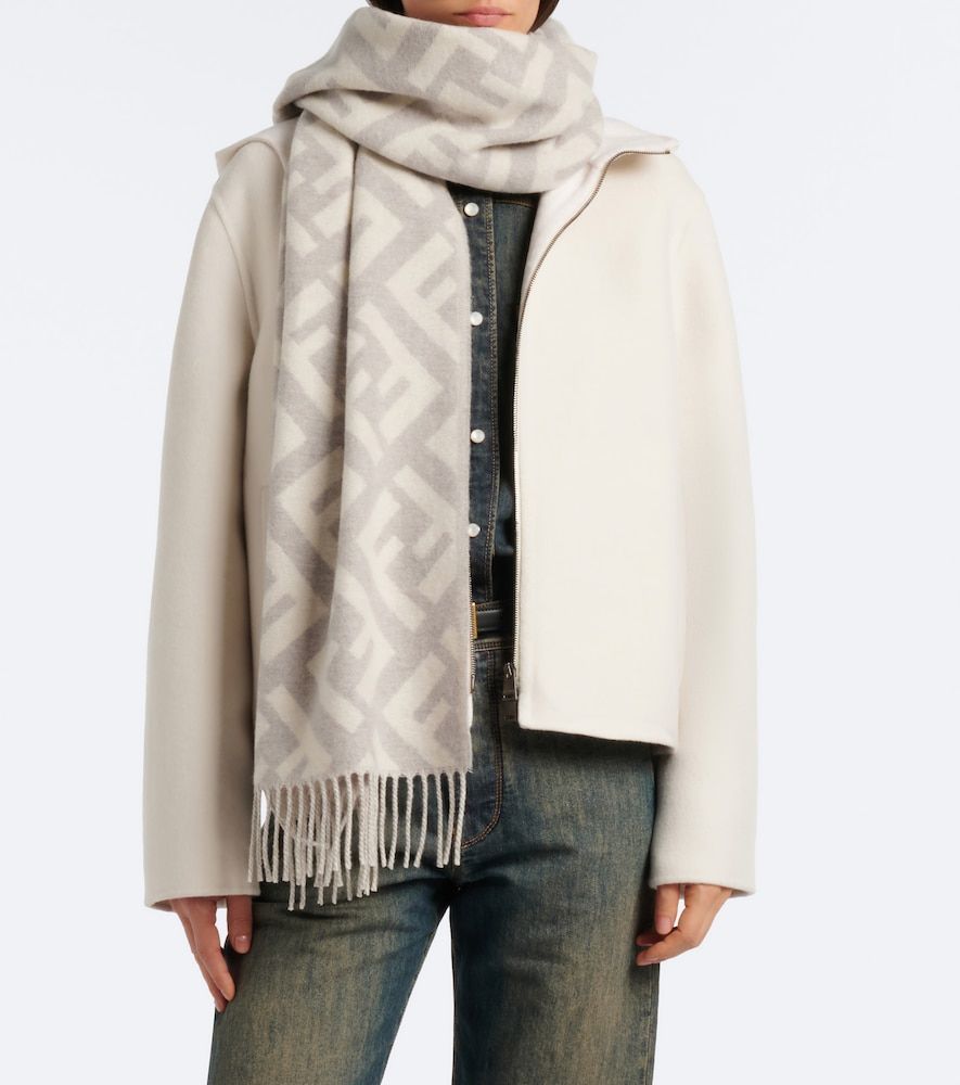 FF Zucca jacquard cashmere scarf - Fendi - Modalova