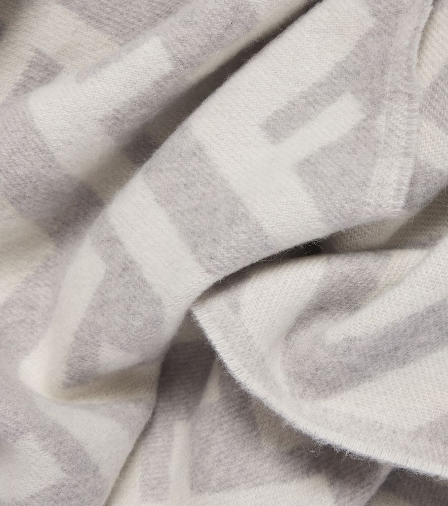 FF Zucca jacquard cashmere scarf - Fendi - Modalova