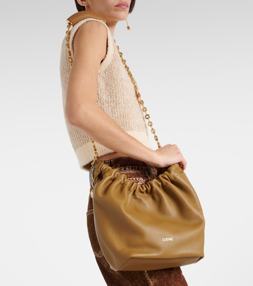 Bolso al hombro Squeeze Small de piel - Loewe - Modalova