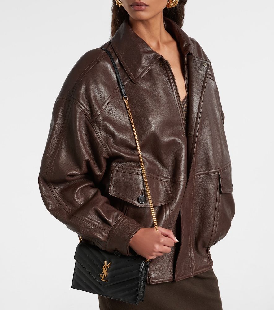 Cassandre Envelope Small leather wallet on chain - Saint Laurent - Modalova