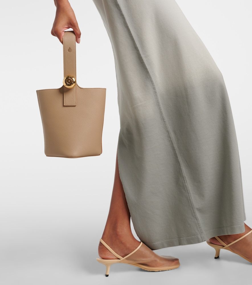 Bolso saco Pebble Mini de piel - Loewe - Modalova