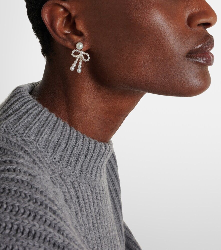Pendientes Bow Drop de oro de 14 ct con perlas - Sophie Bille Brahe - Modalova