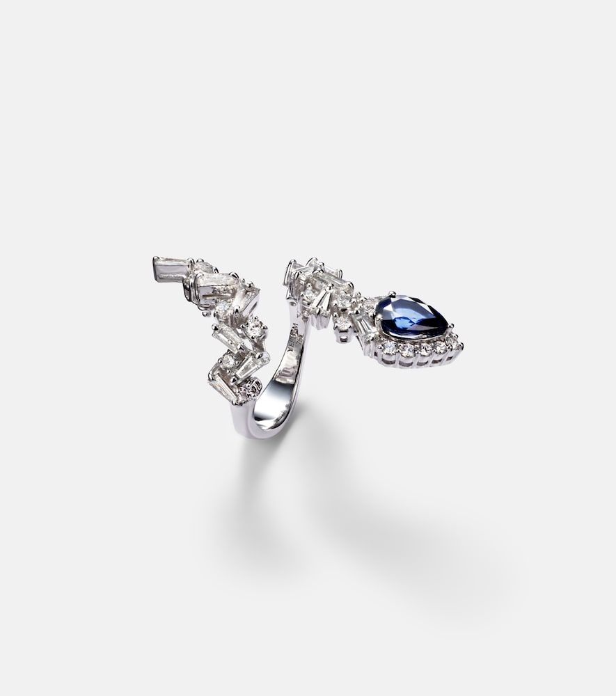 Anello Reign Supreme in oro bianco 18kt con diamanti e zaffiro - Yeprem - Modalova