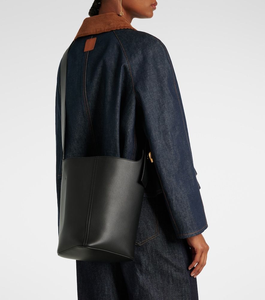 Bolso saco Pebble Medium de piel - Loewe - Modalova