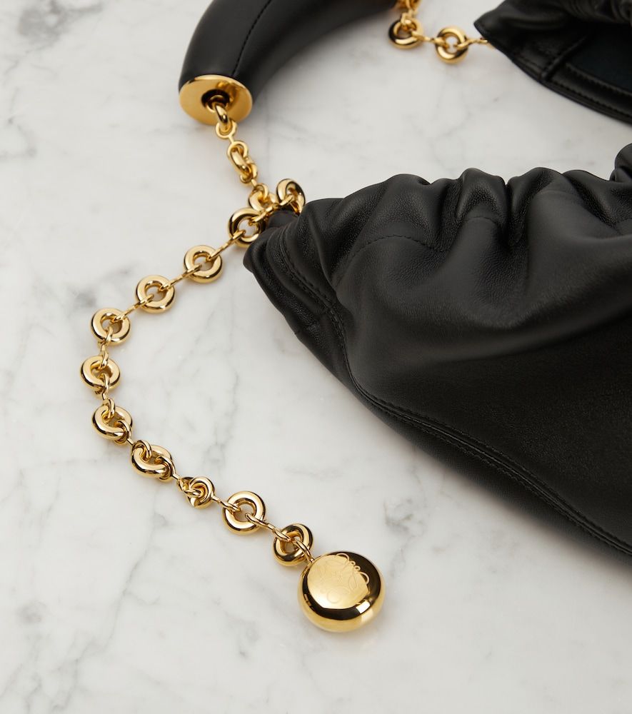 Squeeze Small leather shoulder bag - Loewe - Modalova