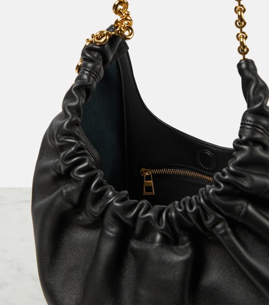 Squeeze Small leather shoulder bag - Loewe - Modalova