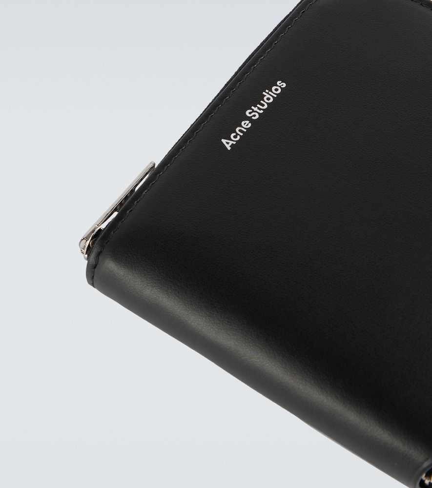 Cartera de piel con cremallera - Acne Studios - Modalova