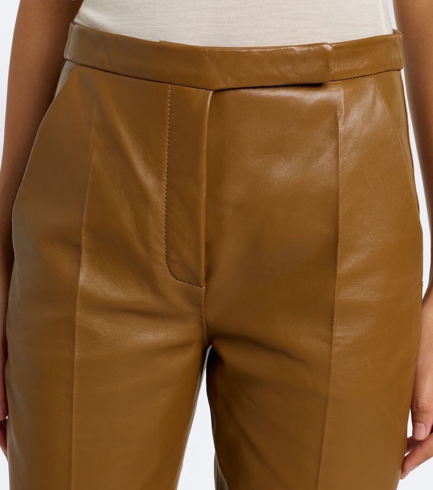 Pantalones flared de piel - Dorothee Schumacher - Modalova