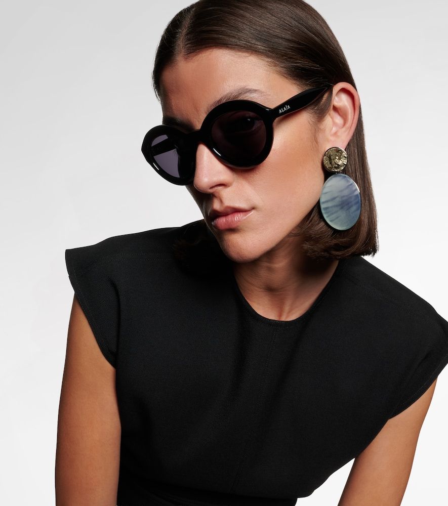 Alaïa Runde Sonnenbrille Lettering Logo - Alaia - Modalova