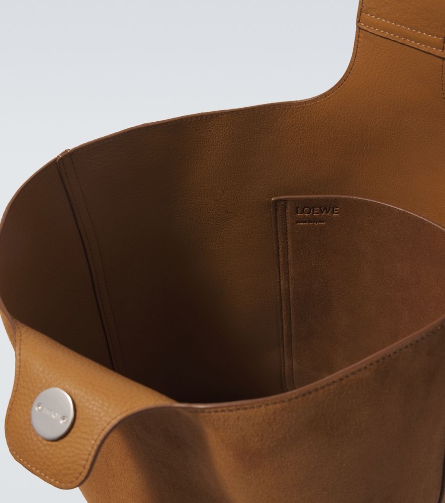 Loewe Bolso Pebble Large de ante - Loewe - Modalova