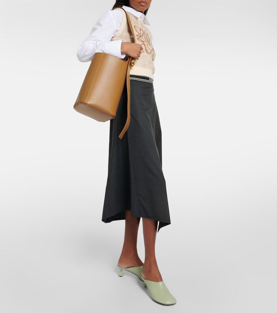 Bolso saco Pebble Medium de piel - Loewe - Modalova
