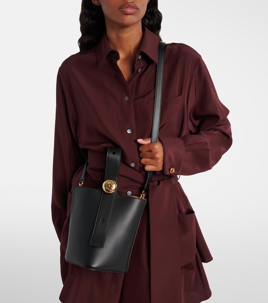 Bolso saco Pebble Mini de piel - Loewe - Modalova