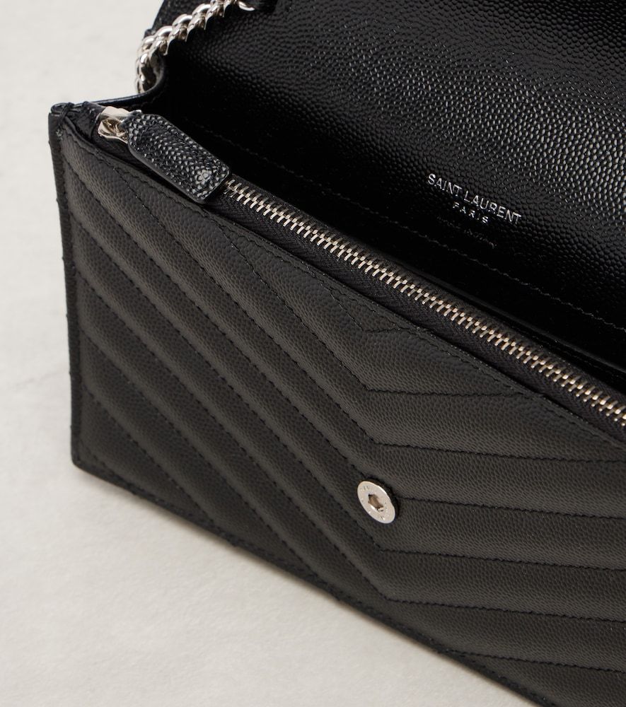 Cassandre Envelope Small leather wallet on chain - Saint Laurent - Modalova