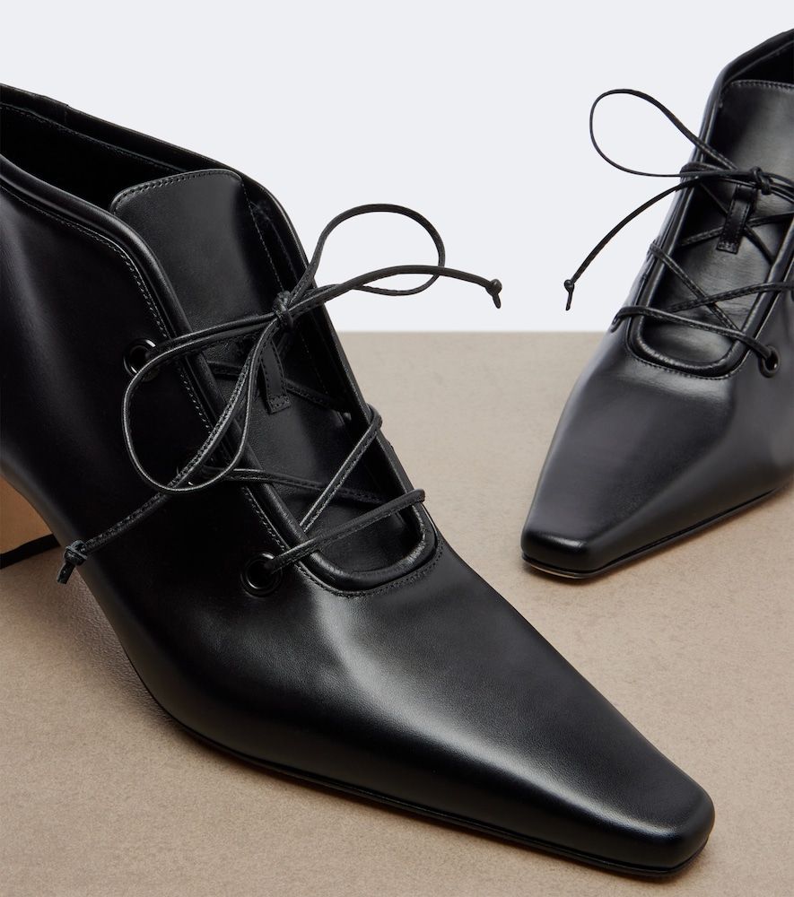 Schnürstiefel Fuxa aus Leder - Manolo Blahnik - Modalova