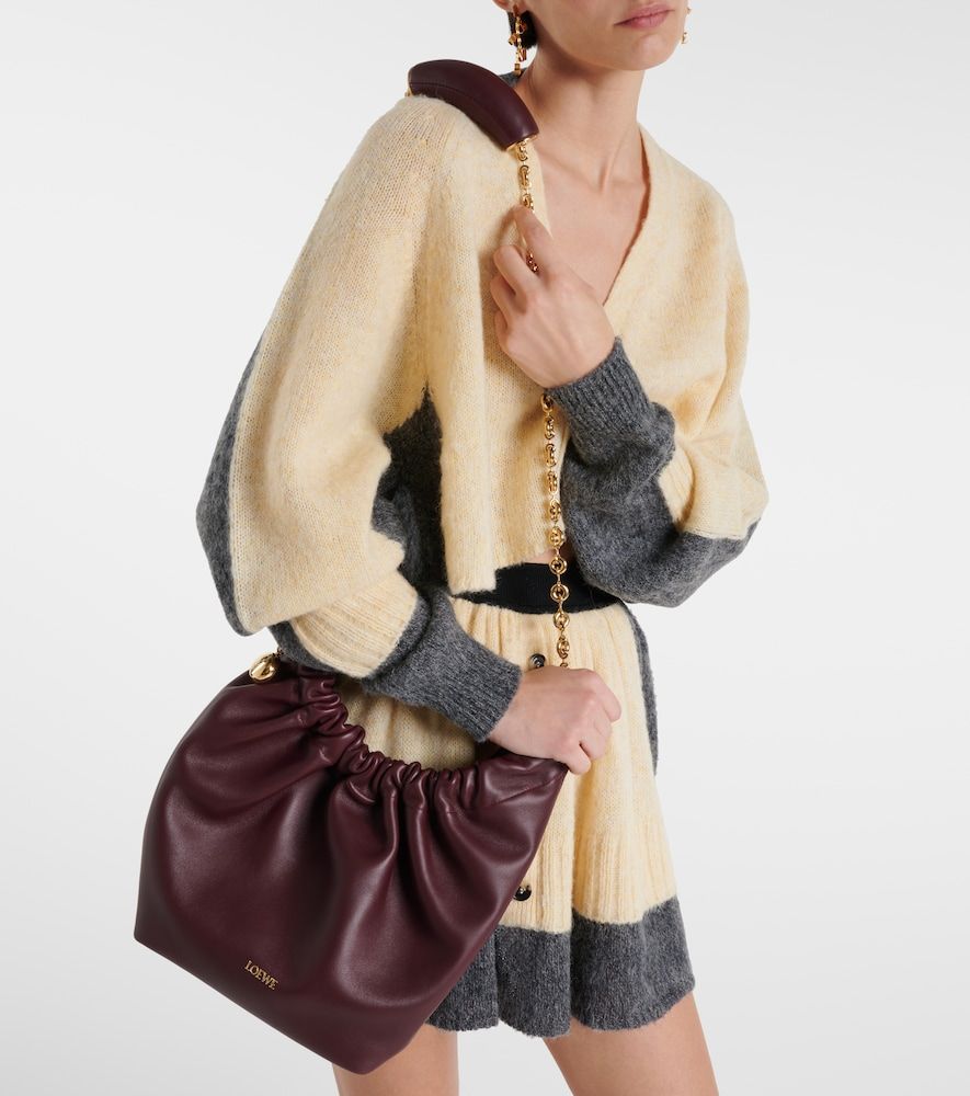 Squeeze Small leather shoulder bag - Loewe - Modalova