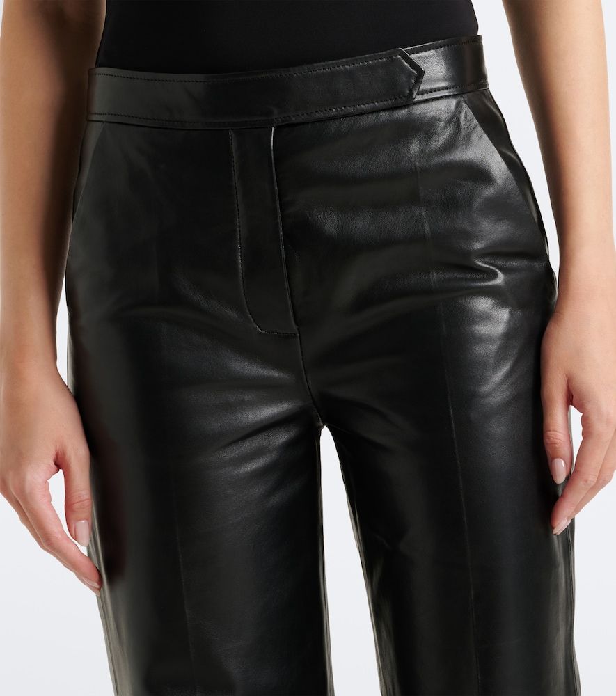 Pantalones flared de piel - Dorothee Schumacher - Modalova
