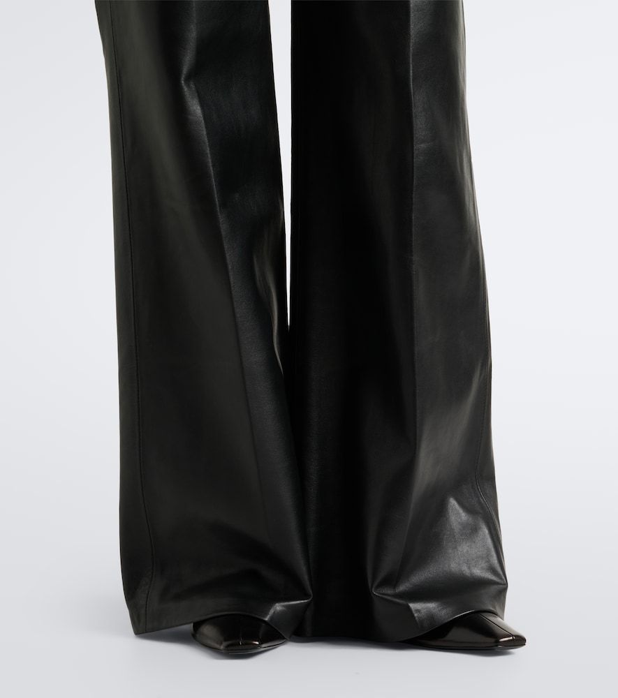 Pantalones flared de piel - Dorothee Schumacher - Modalova