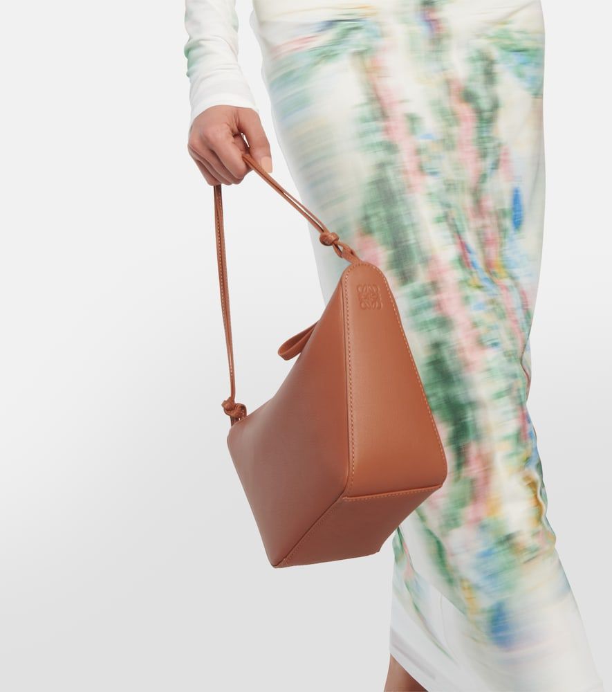 Schultertasche Hammock Mini aus Leder - Loewe - Modalova