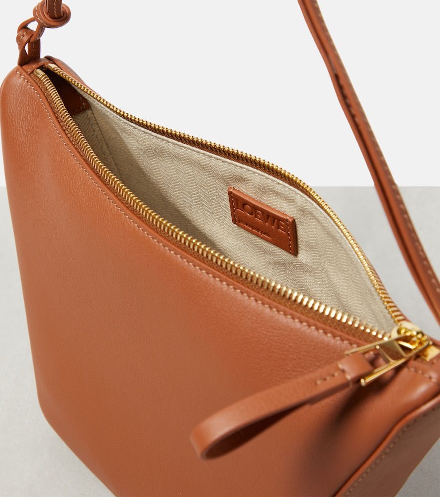 Hammock Mini leather shoulder bag - Loewe - Modalova