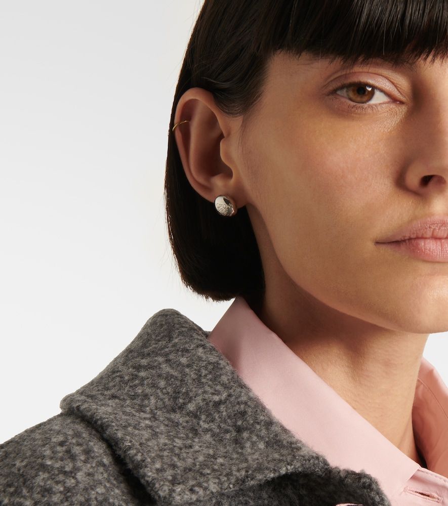 Anagram Pebble sterling stud earrings - Loewe - Modalova