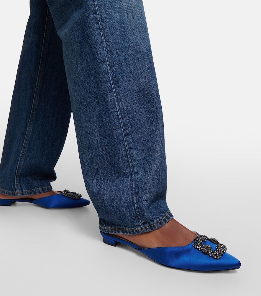 Slippers Hangisimuflat aus Satin mit Kristallen - Manolo Blahnik - Modalova