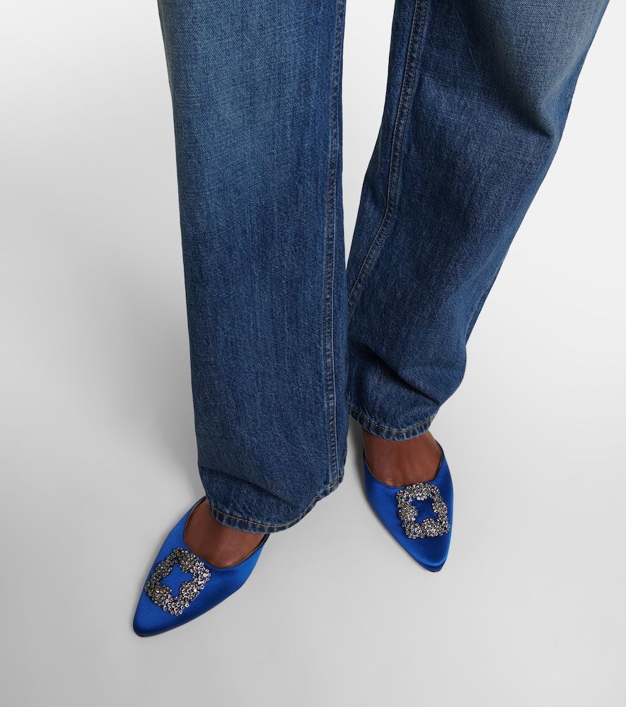 Slippers Hangisimuflat aus Satin mit Kristallen - Manolo Blahnik - Modalova