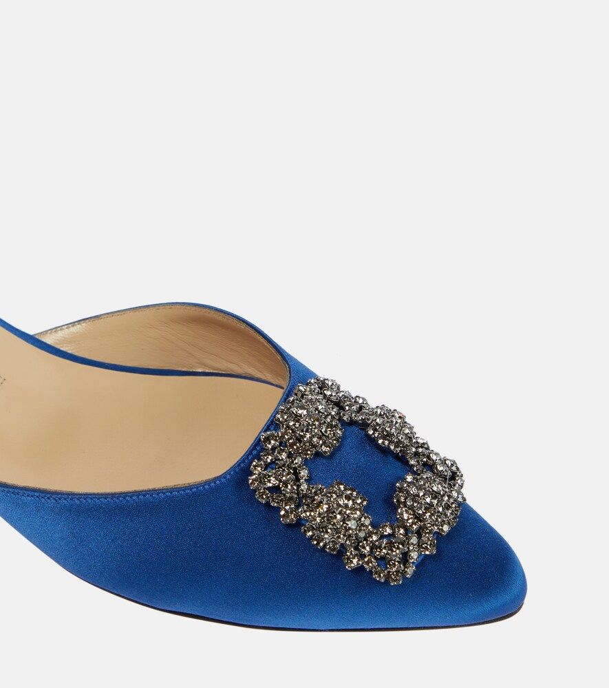 Slippers Hangisimuflat aus Satin mit Kristallen - Manolo Blahnik - Modalova