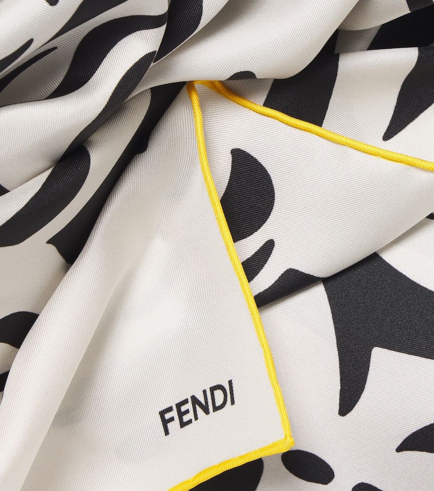 Fendi Printed silk scarf - Fendi - Modalova