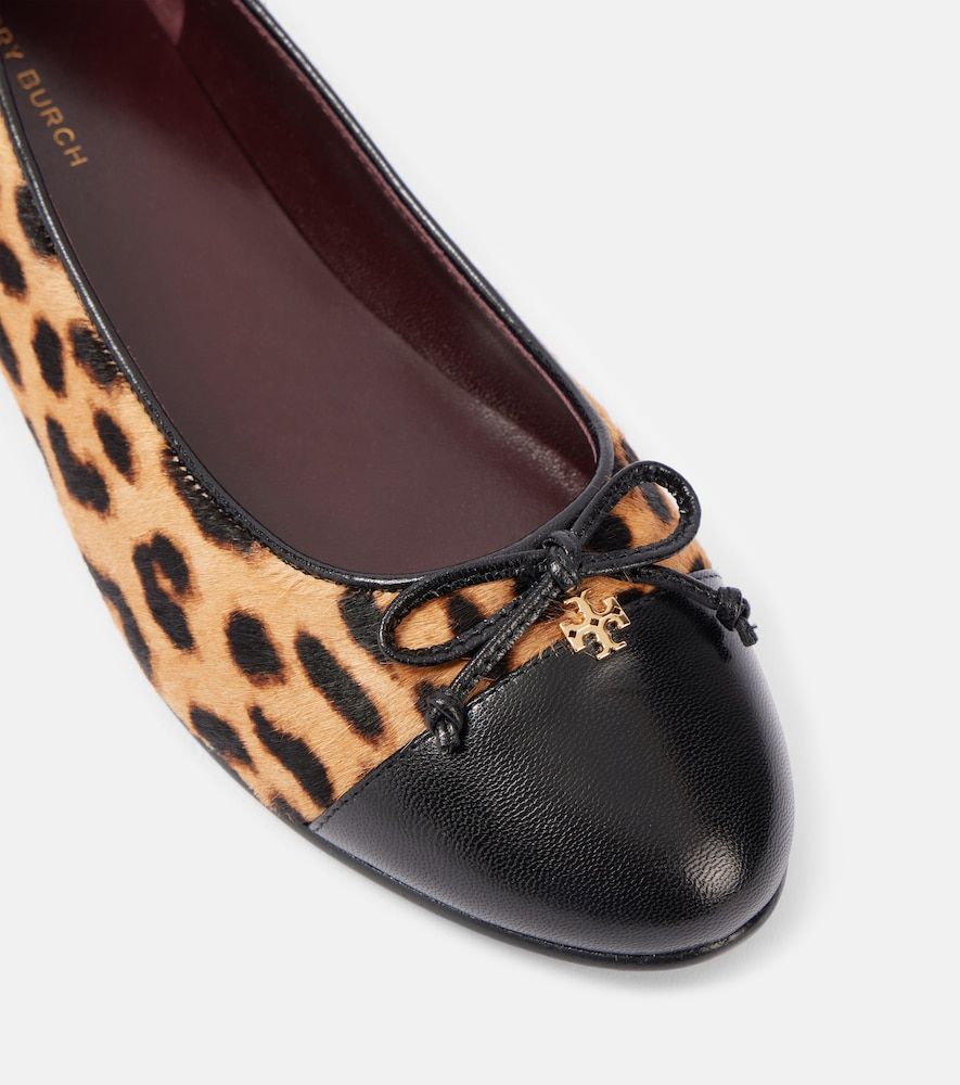 Leopard-print calf hair and leather ballet flats - Tory Burch - Modalova