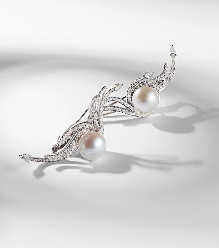 Orecchini Pearlescent in oro bianco 18kt con diamanti e perle - Yeprem - Modalova