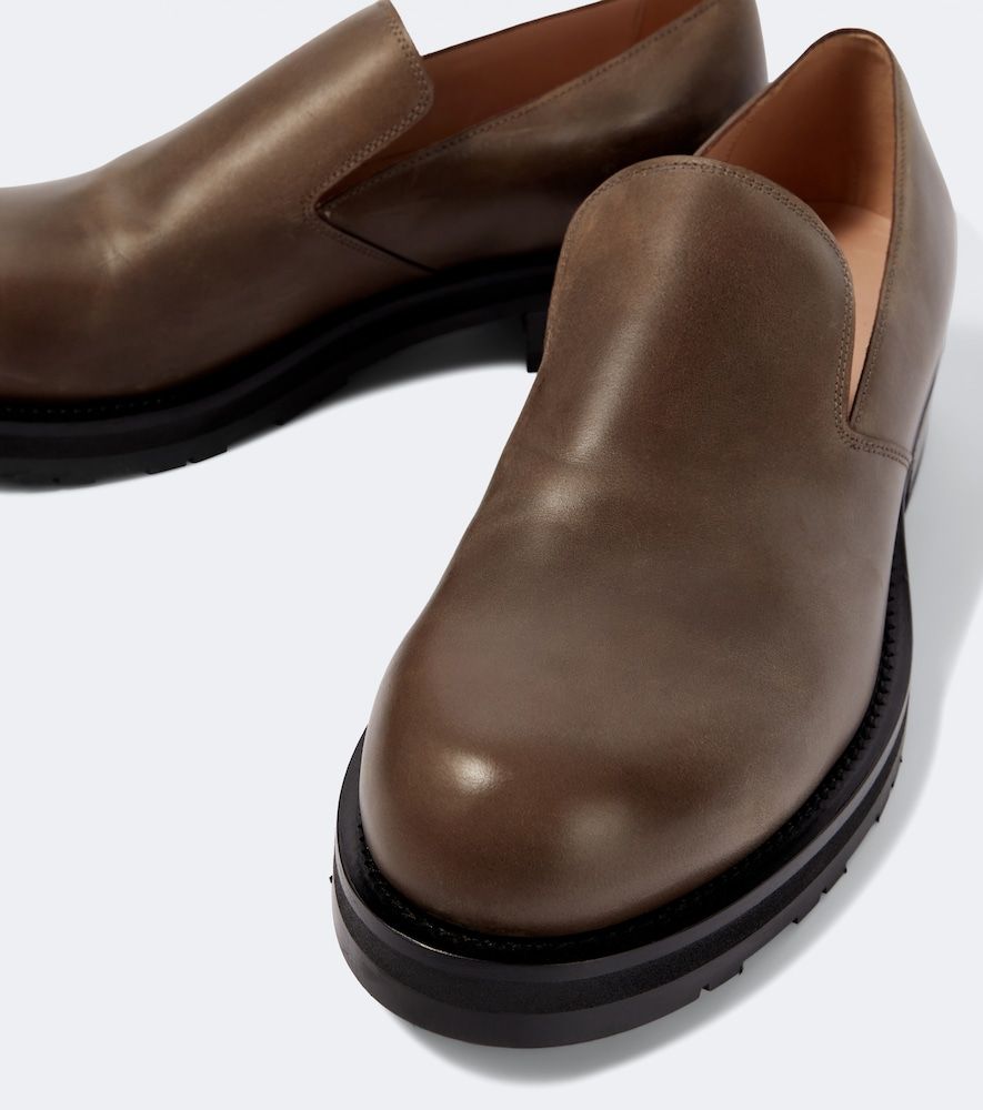 The Row Leather slip-on shoes - The Row - Modalova