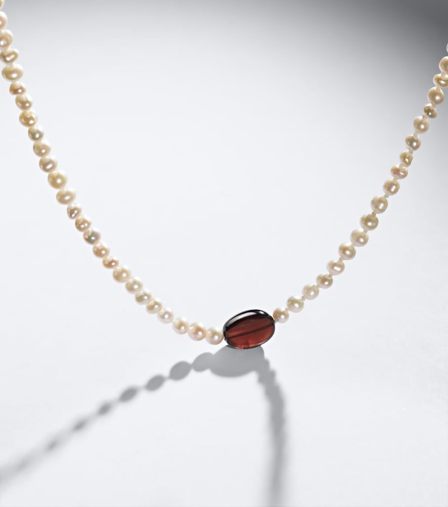 Collar de oro de 9 ct (375/1000) con perlas de agua dulce y hessonita - Ileana Makri - Modalova