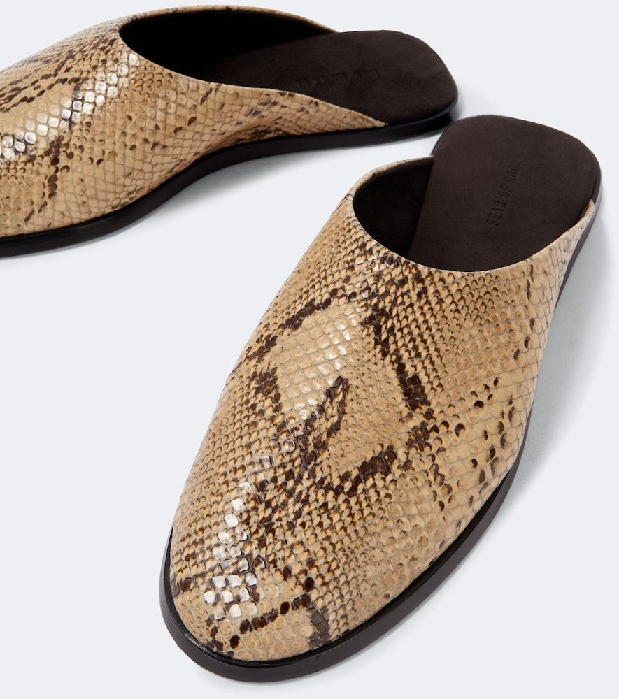 Fear of God Mules de piel grabada - Fear of God - Modalova
