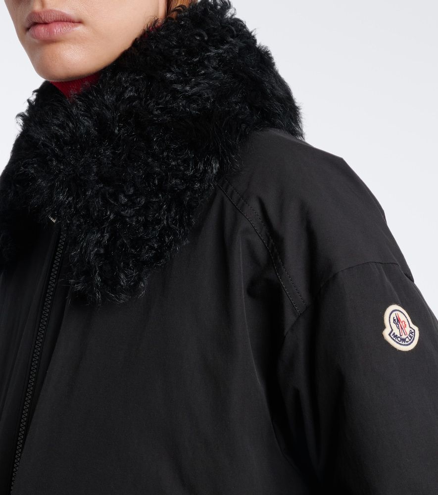 Rougequeue shearling-trimmed down jacket - Moncler - Modalova