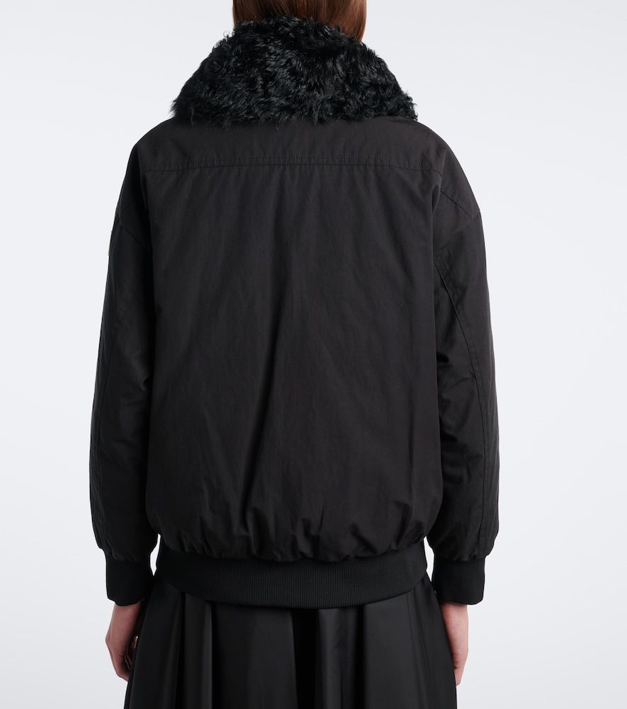 Rougequeue shearling-trimmed down jacket - Moncler - Modalova