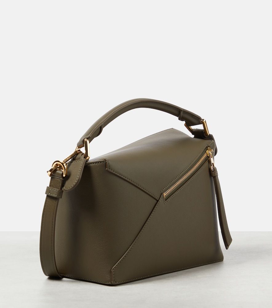 Puzzle Edge Small leather top-handle bag - Loewe - Modalova