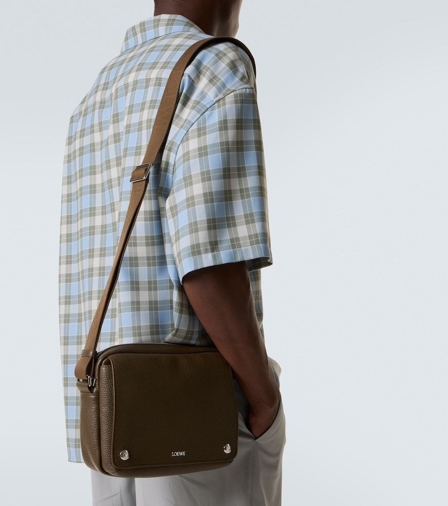 Bolso cruzado Pebble Medium de piel - Loewe - Modalova