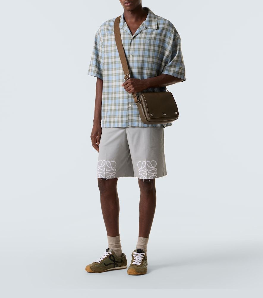 Bolso cruzado Pebble Medium de piel - Loewe - Modalova
