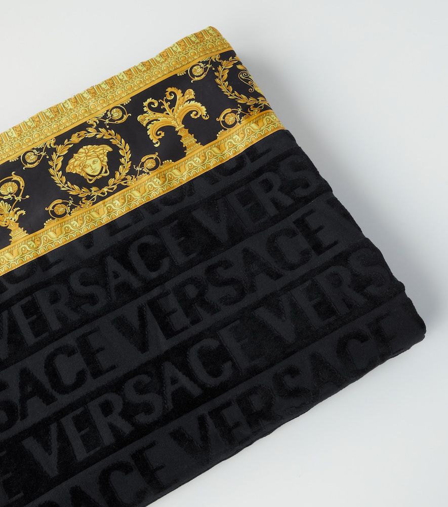 Telo mare I love Baroque in spugna di cotone - Versace Home - Modalova