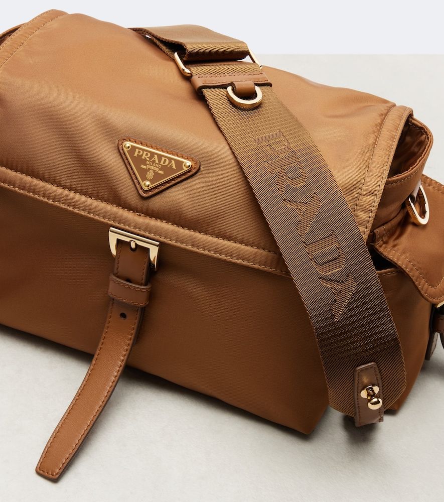 Bolso al hombro Explore Medium de Re-Nylon - Prada - Modalova