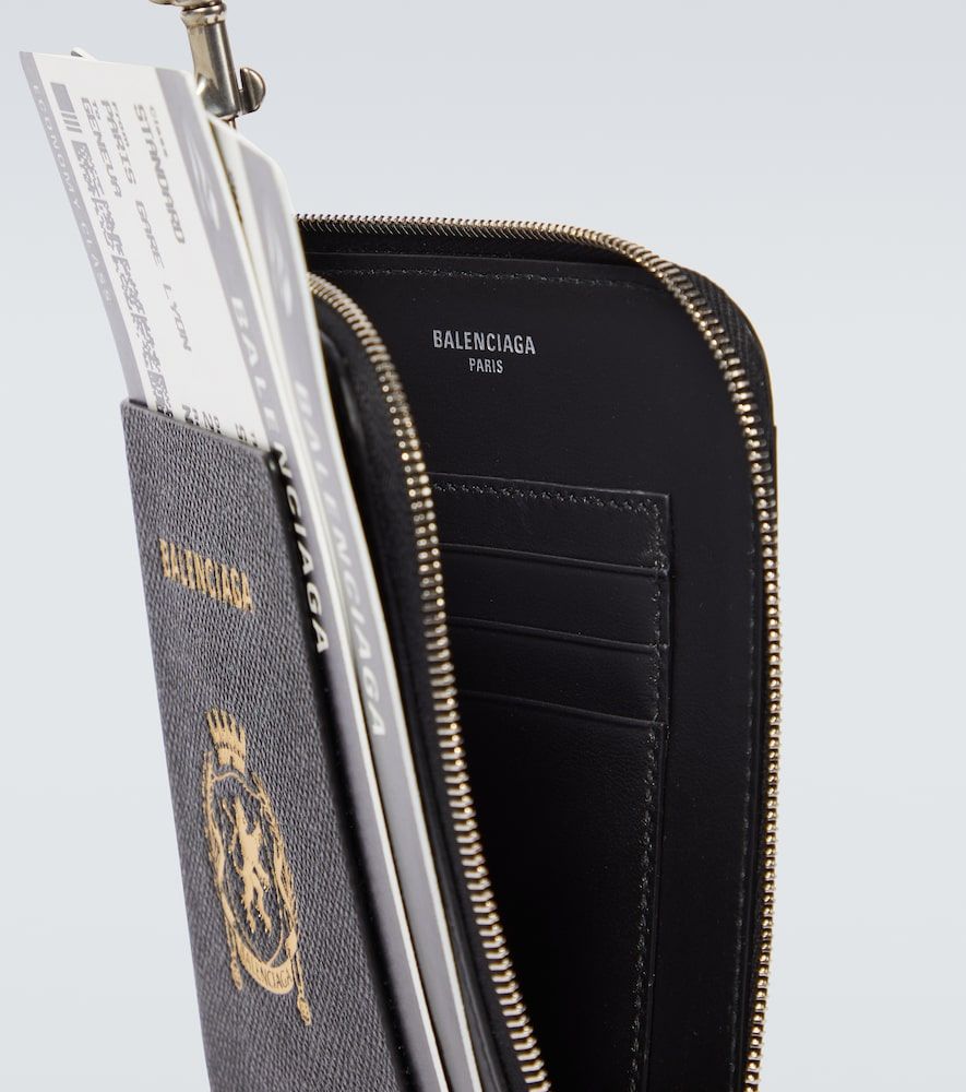 Borsa porta smartphone e passaporto con pelle - Balenciaga - Modalova