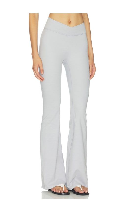 The V Flare Legging in Grey. - size M (also in S, XS) - 437 - Modalova