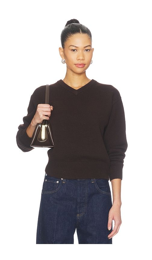 Lennox High Vee Pullover Sweater With Removable Scarf in Chocolate. - size L (also in M, S, XL, XS) - 525 America - Modalova
