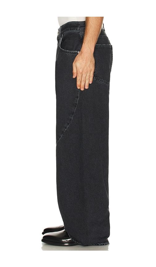 Twist Front Curve Jean in Black. - size 28 (also in 29, 31, 32, 33, 34) - AGOLDE - Modalova