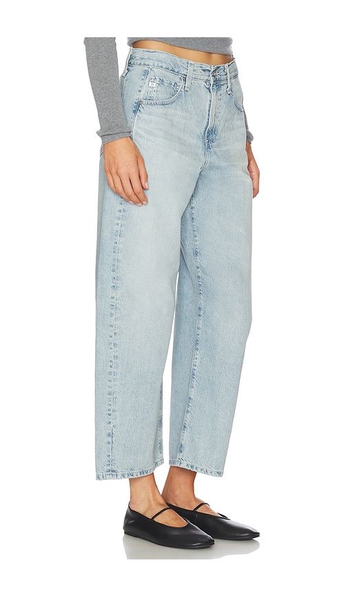 Hattie Barrel Crop in Blue. - size 26 (also in 32) - AG Jeans - Modalova