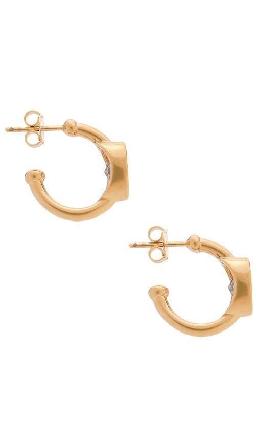 Bezel Oval Hoop Earrings in Metallic Gold - Alexa Leigh - Modalova