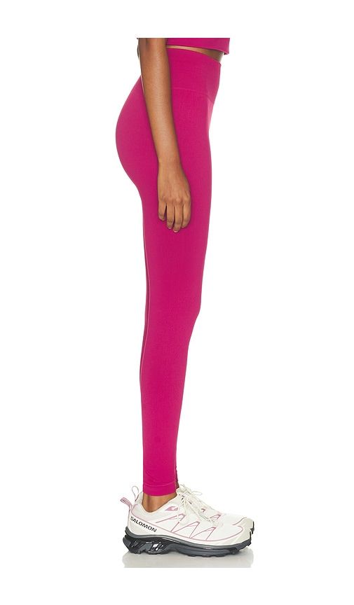 Classic Seamless Leggings in Red. - size L (also in M, S, XL, XS) - Adanola - Modalova