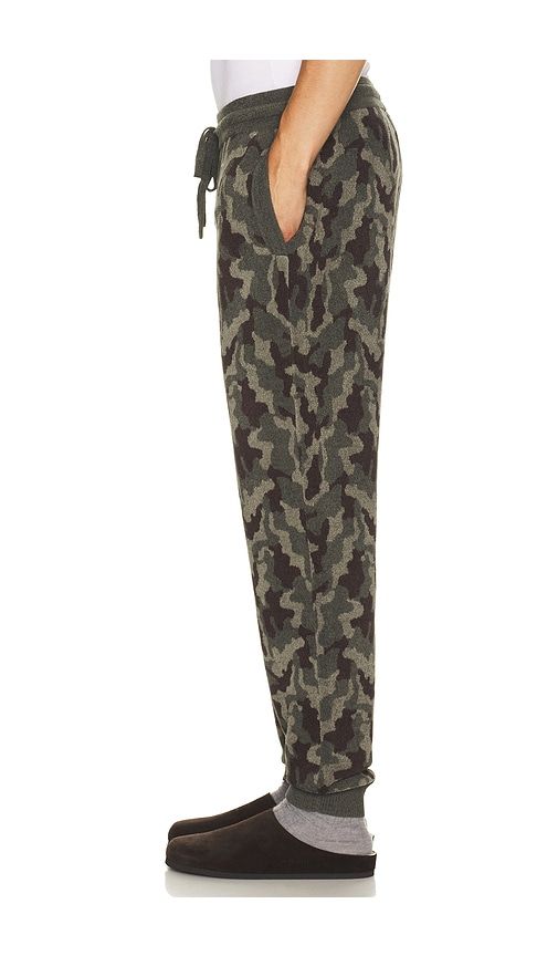 Cozychic Ultra Lite Camo Jogger in Green. - size L (also in M, S, XL/1X) - Barefoot Dreams - Modalova