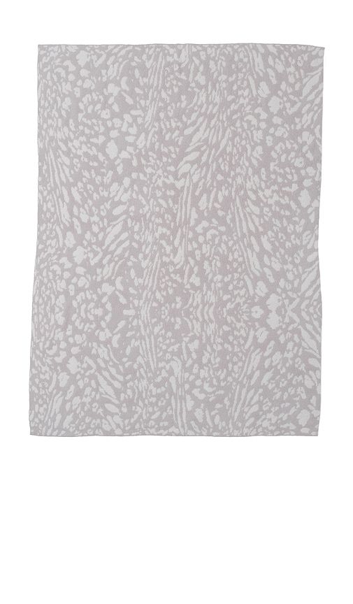 CozyChic Fauna Leopard Throw in Light Grey - Barefoot Dreams - Modalova
