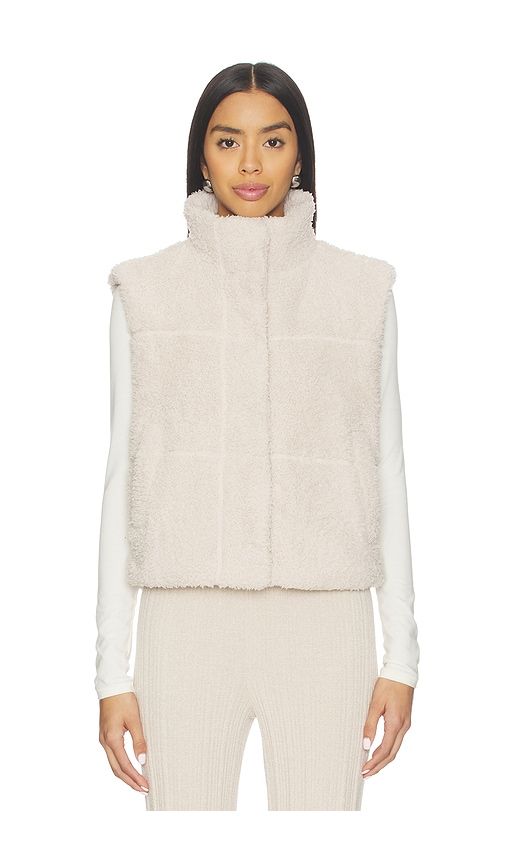 Brushed CozyChic Puffer Vest in Taupe. - size L (also in XL) - Barefoot Dreams - Modalova